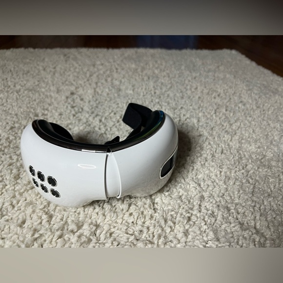 White Eye Massager - Picture 3 of 12